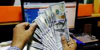 D&oacute;lar bate m&aacute;ximas em 2 meses contra real ap&oacute;s abertura com exterior arisco. REUTERS/Akhtar Soomro  Foto: Reuters