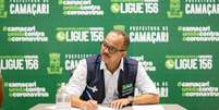 O prefeito de Cama&ccedil;ari, Elinaldo Ara&uacute;jo, afirma que queda de arrecada&ccedil;&atilde;o pode afetar sa&uacute;de p&uacute;blica e educa&ccedil;&atilde;o no munic&iacute;pio baiano  Foto: Prefeitura de Cama&ccedil;ari / BBC News Brasil