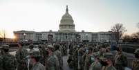 Tropas da Guarda Nacional no exterior do Capit&oacute;lio, em Washington
12/01/2021
REUTERS/Erin Scott  Foto: Reuters