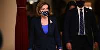 Presidente da C&acirc;mara dos Deputados dos EUA, Nancy Pelosi, no pr&eacute;dio do Congresso dos EUA
12/01/2021 REUTERS/Erin Scott  Foto: Reuters