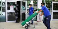 Tanque de oxigênio chega a hospital de Manaus; várias unidades de atendimento na capital do Amazonas estão com item em falta  Foto: REUTERS/Bruno Kelly / BBC News Brasil