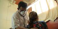 O padre Portillo foi infectado com covid-19 em maio, enquanto trabalhava como médico voluntário na cidade peruana de Iquitos  Foto: Arquivo pessoal / Padre Portelli / BBC News Brasil