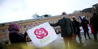 Ex-guerrilheiros das Farc participam de marcham em apoio a acordo de paz em Bogot&aacute;
01/11/2020
REUTERS/Luisa Gonzalez  Foto: Reuters