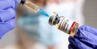 Recipiente com adesivo Vacina Covid-19
30/10/2020
REUTERS/Dado Ruvic  Foto: Reuters