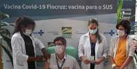 O infectologista do Instituto Nacional de Infectologia Evandro Chagas (INI/Fiocruz), Estevão Portela, foi o primeiro profissional de saúde a ser vacinado pelo imunizante.  Foto: Ricardo Moraes / Reuters