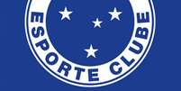 A Raposa mudou seu escudo e retirou a coroa, que estava entre os símbolos do clube desde 2004-(Reprodução/Cruzeiro)  Foto: Lance!