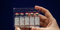 Frascos com vacina contra Covid-19 desenvolvida pela Universidade de Oxford com a AstraZeneca em Newcastle
30/01/2021 REUTERS/Lee Smith  Foto: Reuters