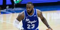 LeBron James durante partida do Los Angeles Lakers contra o Philadelphia 76ers
27/01/2021 Bill Streicher-USA TODAY Sports  Foto: Reuters