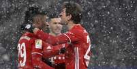 Coman e Müller: francês fez o gol da partida com passe do meia alemão (Foto: JOHN MACDOUGALL / POOL / AFP)  Foto: Lance!