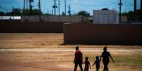 Pela lei, os menores não devem ficar mais de 20 dias sob custódia das autoridades migratórias americanas  Foto: Getty Images / BBC News Brasil
