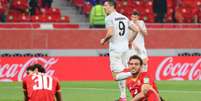 Lewandowski marcou dois gols na semifinal (Foto: KARIM JAAFAR / AFP)  Foto: LANCE!