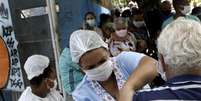 Profissional de saúde aplica vacina contra Covid-19 em São Gonçalo
19/02/2021 REUTERS/Ricardo Moraes  Foto: Reuters