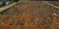 Vista aérea de cemitério Parque Tarumã, em Manaus
25/2/2021 Foto com drone. REUTERS/Bruno Kelly     Foto: Reuters
