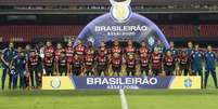 Pepê e Gomes, lado a lado na foto posado do título, são apostas para o Carioca (Foto: Alexandre Vidal / Flamengo)  Foto: Lance!