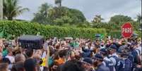 Manifestação em frente a casa de Ibaneis Rocha, governador do Distrito Federal  Foto: Reprodução/Facebook