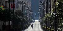 Rua vazia em Sorrento, na Itália, durante pandemia. REUTERS/Ciro De Luca/File Photo  Foto: Reuters