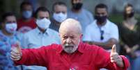 Ex-presidente Luiz Inácio Lula da Silva após votar em escola municipal em São Bernardo do Campo
15/11/2020 REUTERS/Amanda Perobelli  Foto: Reuters