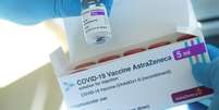 Vacina contra Covid-19 da AstraZeneca é preparada para aplicação em Grevesmuehlen, na Alemanha
05/03/2021 REUTERS/Fabian Bimmer  Foto: Reuters