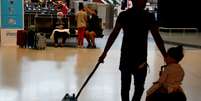 Passageiros esperam por voos no aeroporto de Lisboa
15/06/2020 REUTERS/Rafael Marchante  Foto: Reuters