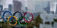 Anéis olímpicos na Marina de Tóquio (Foto: AFP)  Foto: Lance!