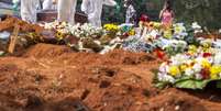  Corpo é sepultado no Cemitério da Vila Formosa, o maior da América Latina, na zona leste de São Paulo  Foto: VILMAR BANNACH/PHOTOPRESS / Estadão Conteúdo