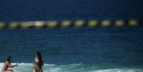 Mulher posa para foto em praia do Rio de Janeiro, apesar de fechamento para conter Covid 
20/04/2021
REUTERS/Ricardo Moraes  Foto: Reuters