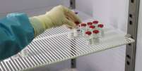 Patentes permitem a farmacêuticas controlar preços e a produção de suas vacinas  Foto: Reuters / BBC News Brasil