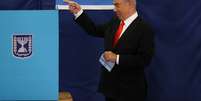 Premiê israelense, Benjamin Netanyahu, vota em Jerusalém
23/03/2021 REUTERS/Ronen Zvulun/Pool  Foto: Reuters
