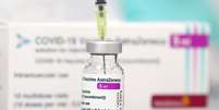 Frasco com vacina da AstraZeneca contra Covid-19 em Maintal, na Alemanha
24/03/2021 REUTERS/Kai Pfaffenbach  Foto: Reuters