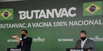 O governador de São Paulo, João Dória, em entrevista coletiva no Instituto Butantan, em São Paulo (SP), nesta sexta-feira (26), anuncia novas medidas contra o coronavírus, e a Butanvac, a vacina 100% nacional desenvolvida no Instituto  Foto: Ronaldo Silva / Futura Press