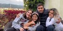Abel Ferreira passa férias em Portugal ao lado da família  Foto: Reprodução/Instagram / Estadão Conteúdo