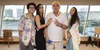 Branco posa com os familiares após receber alta de UTI; tetracampeão teve caso grave de covid-19  Foto: Instagram / Cléo Pozzebon / Estadão