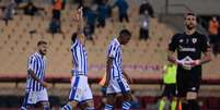 Em cobrança de pênalti, camisa 10 Oyarzabal definiu a vitória da Real Sociedad (Foto: CRISTINA QUICLER / AFP)  Foto: Lance!