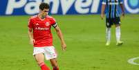 Rodrigo Dourado reclamou das chances de gol perdidas pelo Internacional  Foto: Pedro H. Tesch/Agif - Agência de Fotografia / Estadão Conteúdo