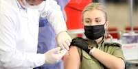 Vacinação na UE tem sido mais lenta do que no Reino Unido e nos Estados Unidos  Foto: EPA / BBC News Brasil