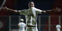 Ângelo se tornou o jogador mais jovem a marcar na Copa Libertadores (Foto: Natacha Pisarenko / AFP / POOL)  Foto: Lance!