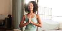 Meditação não é apenas esvaziar a sua mente; Preencha a sua consciência com o sentir e ser  Foto: Goodboy Picture Company / iStock