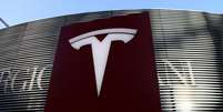 A Tesla, que entrou no mercado chinês em 2013, atualmente domina o mercado de carros elétricos premium do país  Foto: Tingshu Wang / Reuters