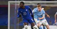 Manchester City venceu o Chelsea por 3 a 1 no primeiro turno do Campeonato Inglês (Foto: ANDY RAIN / POOL / AFP)  Foto: Lance!