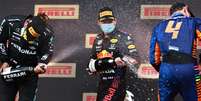Max Verstappen vibra com a vitória no GP da Emília-Romanha   Foto: Getty Images/Red Bull Content Pool / Grande Prêmio