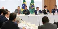 Em imagens da reunião, o então ministro Sergio Moro aparece com o semblante carregado  Foto: Marcos Corrêa / PR / BBC News Brasil