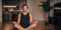 Há alguns hábitos que são valiosos para a meditação e vão lhe ajudar a tornar a prática melhor  Foto: Hirurg / iStock