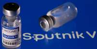 Recipientes com adesivo vacina Sputnik V, em foto de ilustração
24/03/2021
REUTERS/Dado Ruvic  Foto: Reuters