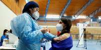 Grávida é vacinada no Chile 
 28/4/2021   REUTERS/Rodrigo Garrido  Foto: Reuters