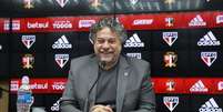 Casares afirmou que vendas podem acontecer nesta temporada (Foto: Rubens Chiri/saopaulofc.net)  Foto: Lance!