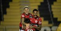 Michael, de costas, comemora com Pedro e Vitinho um dos gols do Flamengo (Foto: Alexandre Vidal/Flamengo)  Foto: Lance!