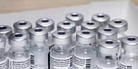 Frascos da vacina contra Covid-19 Pfizer/BioNTech em centro de vacinação em Toronto
04/01/2021 REUTERS/Carlos Osorio  Foto: Reuters