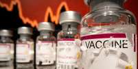Ilustração de frascos de vacinas
REUTERS/Dado Ruvic  Foto: Reuters