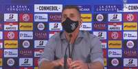 Mancini anunciou que, a partir de agora, Corinthians passar&aacute; mesmo a jogar com tr&ecirc;s zagueiros.  Foto: Reprodu&ccedil;&atilde;o/ Conmebol TV / Estad&atilde;o