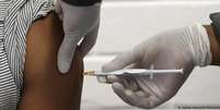África do Sul também enfrenta gargalos no fornecimento de vacinas contra coronavírus  Foto: DW / Deutsche Welle